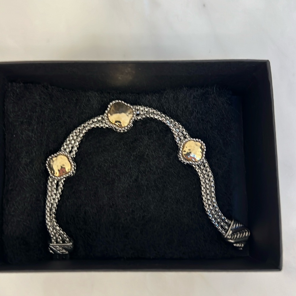 Beautiful two-tone costume jewelry magnetic bracelet!